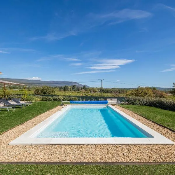 Villa Piscine Chauffée, 5min du village et Climatisation, hotel v destinaci Saint-Saturnin-dʼApt