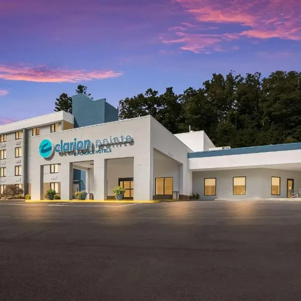 Clarion Pointe Sylva near Cherokee Area – hotel w mieście Dillsboro