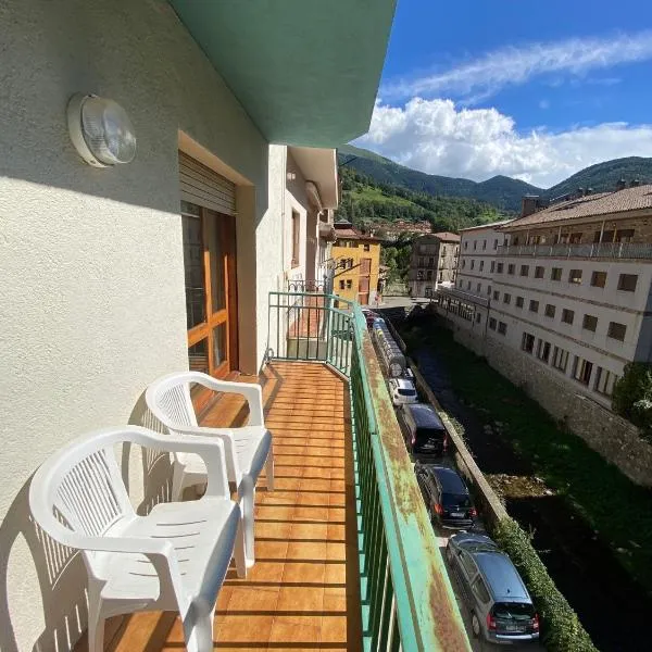 Apartaments Sant Antoni, hotel v destinaci Ribes de Freser