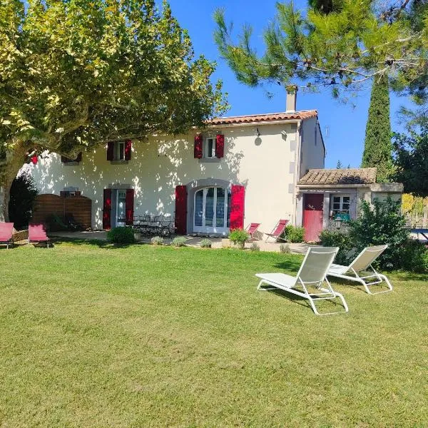 Gîte Soleïado - Mas du Soleil, hotel en Eyragues
