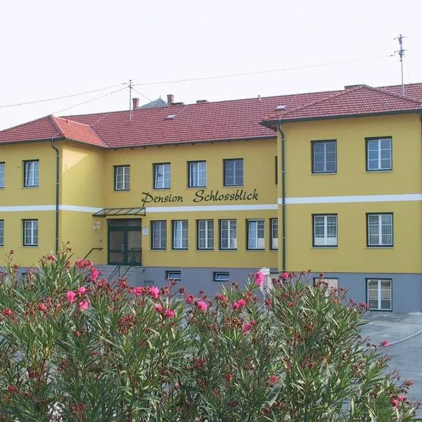 Pension Schlossblick, hotel v destinaci Nebersdorf