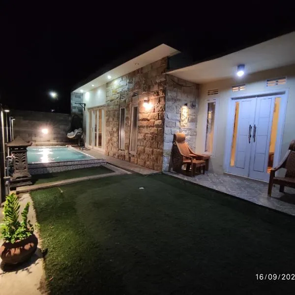 Puncak Pinus and Pool, hotel v destinaci Batu