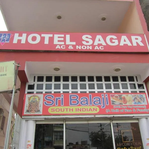 Hotel Sagar, hótel í Agra