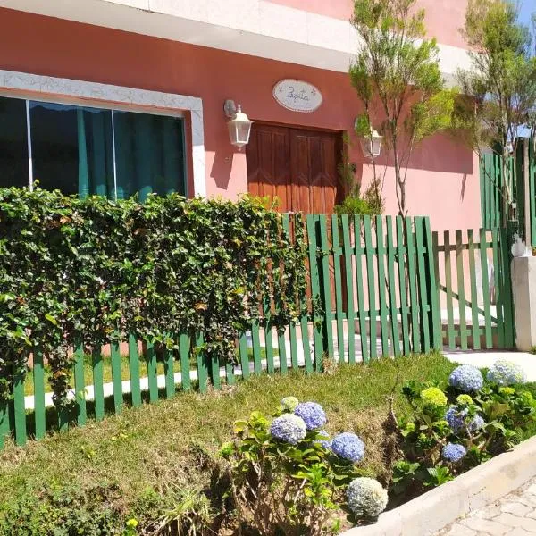 Kitinete amplo e aconchegante ao pé da serra, hotel v destinaci Piatã