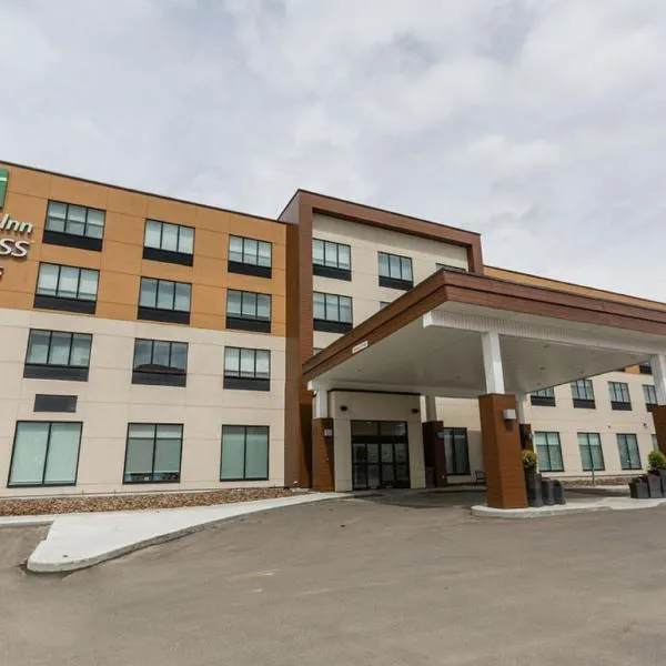 Holiday Inn Express & Suites Edmonton N - St Albert, an IHG Hotel โรงแรมในเซนต์อัลเบิร์ต