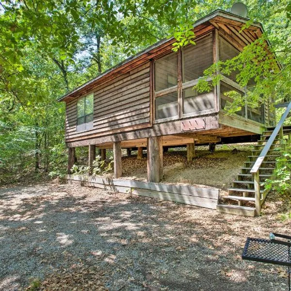 Bright Davis Escape with Screened-In Porch!, hotel in Davis