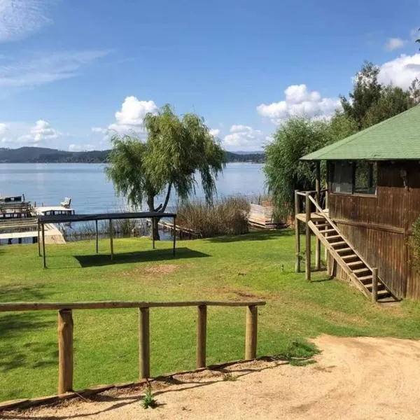 Maravillosa cabaña en orilla de Lago Vichuquén, hotel in Llico