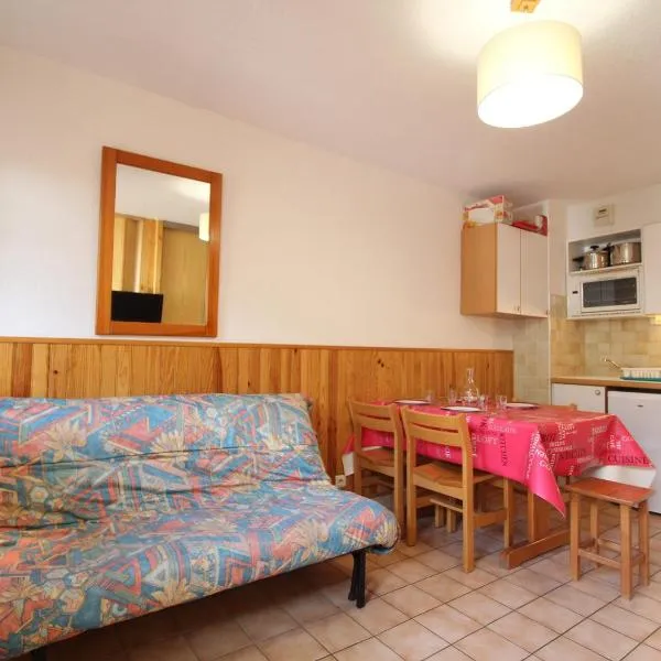 Charmant appart pour 4 au centre de Lanslevillard, balcon, parking, hótel í Lanslevillard