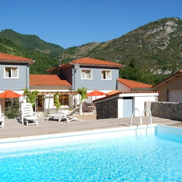 Les Terrasses De Castelmerle, hotel v destinaci Niaux