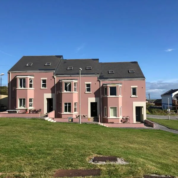Spanish Cove Holiday Homes Sleeps 5 by Trident Holiday Homes, hotel in Kilkee