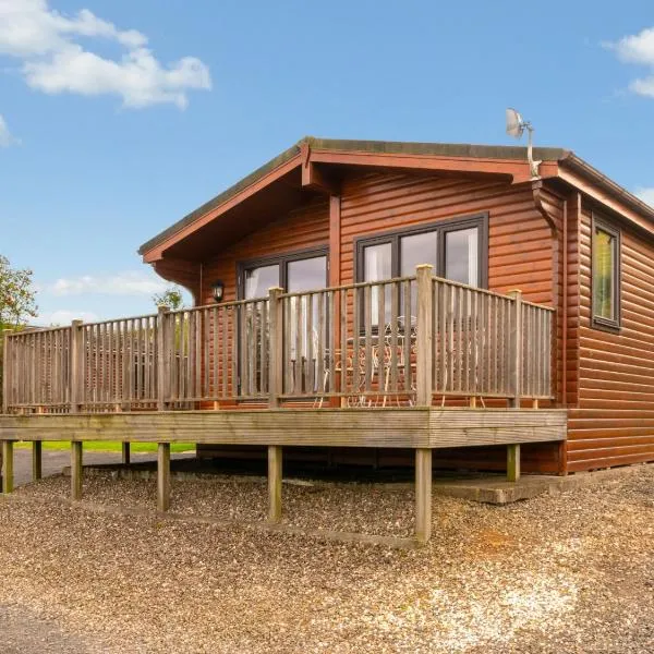 Chalet Lodge 9 by Interhome, hotel v destinaci Kinross