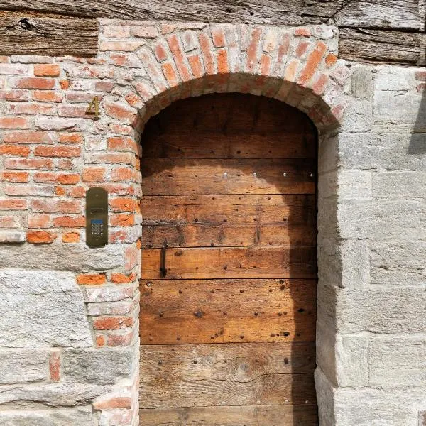 Domus Acaja, Hotel in Pinerolo