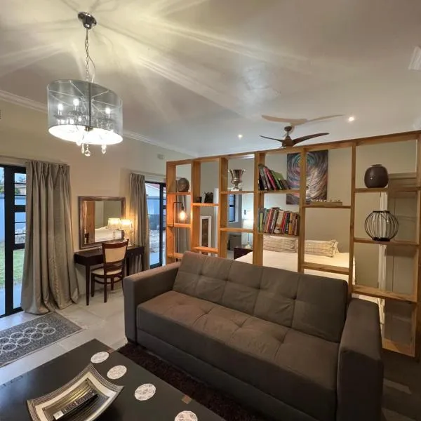 28 on Symonds Luxstudio 1, hotel in George