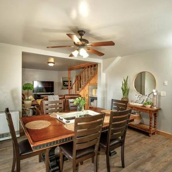 Afton Farmhouse with Mountain Views, hotel v destinaci Afton