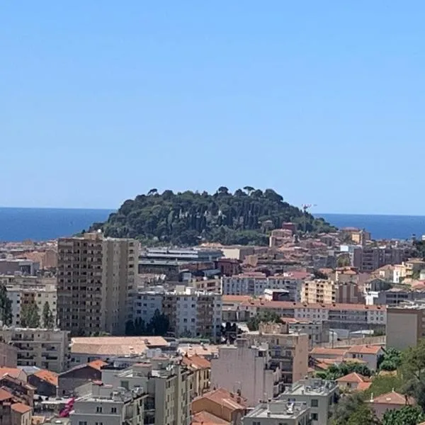 Appartement 02 Vue Panoramique -WIFI- Parking privé -NICE, hôtel à Nice