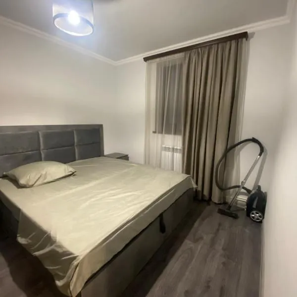 2 Cosy Apartment in townhouse near Airport EVN, hotel v destinaci Geghanist