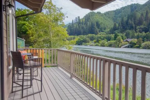 Siuslaw River House, hotel v destinaci Mapleton