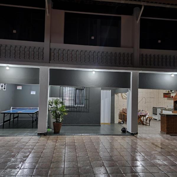Casa grande e confortável até 16 pessoas com churrasqueira e garagem para 8 carros - Foto 3