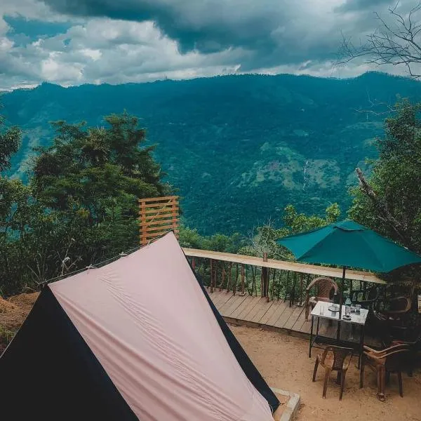 The Cliff Tea Glamping, hotel in Passara