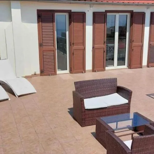 EDEN CAP : A delightful villa lodges 11 adults just one km away from Monte Carlo station, hotel in Beausoleil