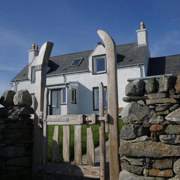 Macleod Cottage - Isle of Lewis Self-Catering, hotel in Swanibost