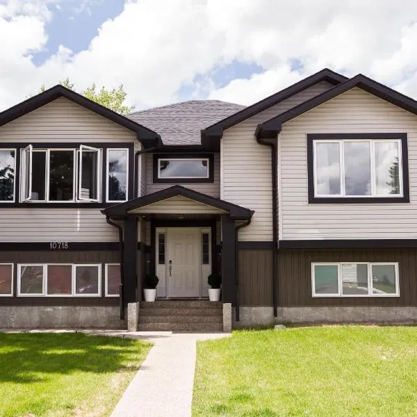 Executive Home - Long Stays Welcome - Garage Parking - Free WiFi & Netflix, hotel in Edmonton