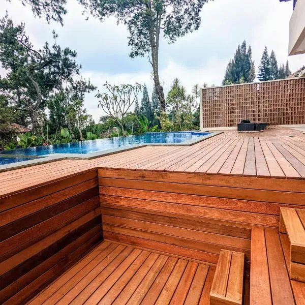 Cottonwood Exclusive Villa @Lembang Asri - Jacuzzi Playground Netflix Billyard, hotel v destinaci Lembang