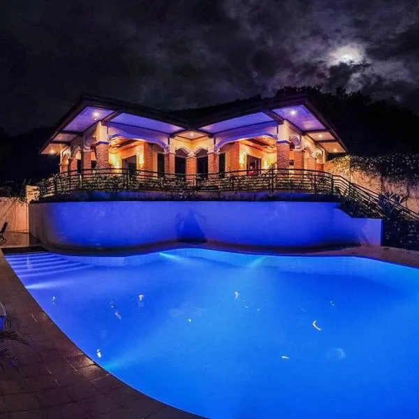 Twin House Villa、コロンのホテル