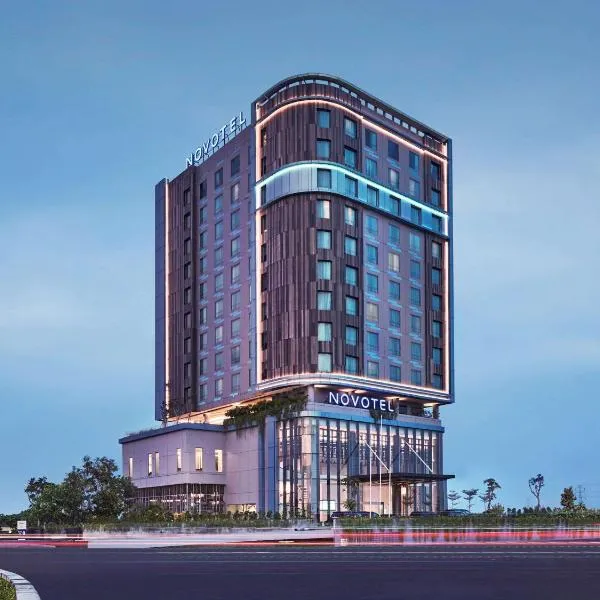 Novotel Karawang, hotell i Karawang