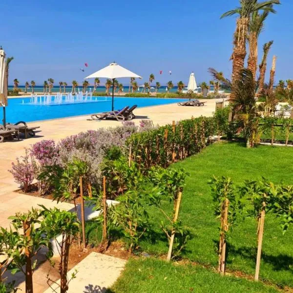 Luxurious Sea view 2 BR & private Garden to the pool at Mangroovy, hotel v destinaci Hurghada