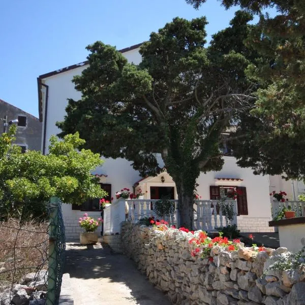 Apartments and rooms with parking space Cunski, Losinj - 2498, hotel di Cunski
