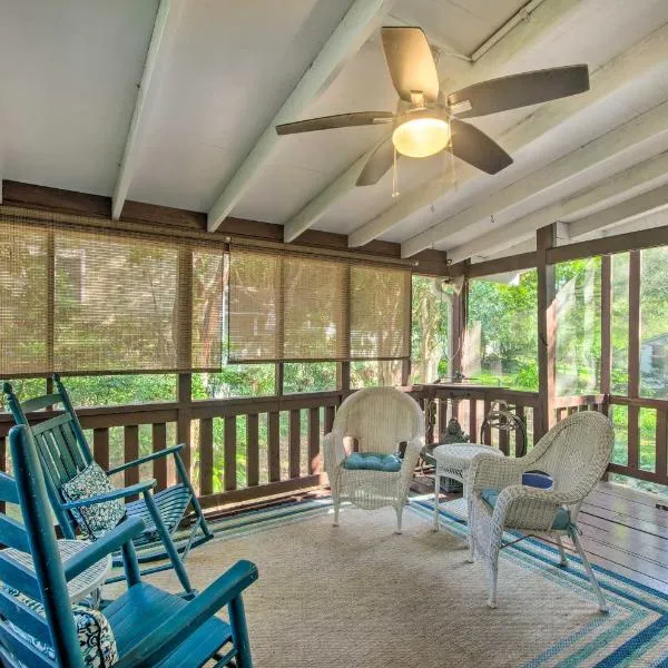 Pet-Friendly Natchez Home Walk to Downtown!, hotel in Natchez