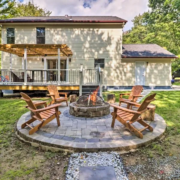 Game Room and Yard Family Paradise in Pocono Summit, hotel in Pocono Summit Estates