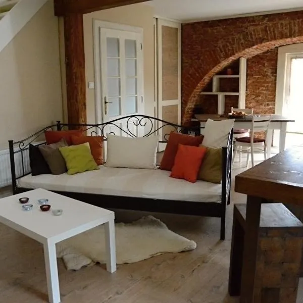 Originálne bývanie v starej sýpke z roku 1828., hotel in Bretejovce