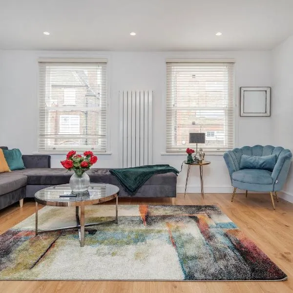 Beautiful 2 bedrooms split level Fulham Apartment, hotel v Londonu