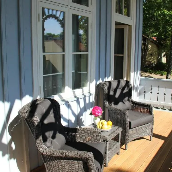 Villa Loebel - One bedroom apartment with balcony, hotel a Juodkrantė