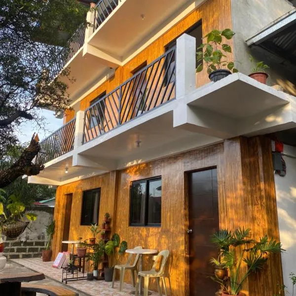 Alona's Traditional Filipino Home near 100 Islands Wharf, hotel in Alaminos