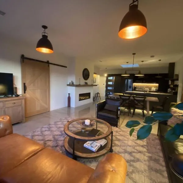 Black Stilt Retreat, STUNNING luxury property, hotel in Twizel