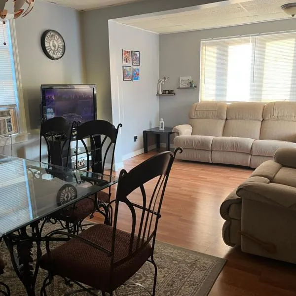 Lovely three Bedroom Apartment near Jersey city and Newyork, hotel v destinaci Linden