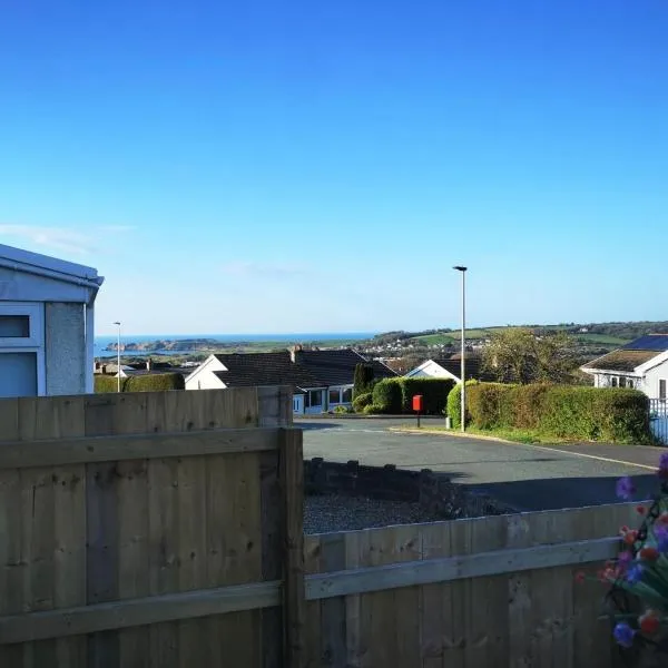 3-Bed 5-6 berth modernised bungalow!, hotel en Tenby