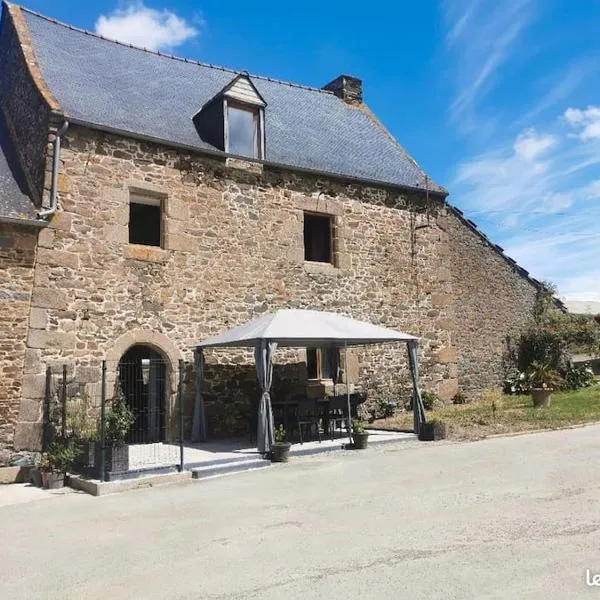 Gîte équestre dans centre équestre vers saint malo, hotel v destinácii Plerguer