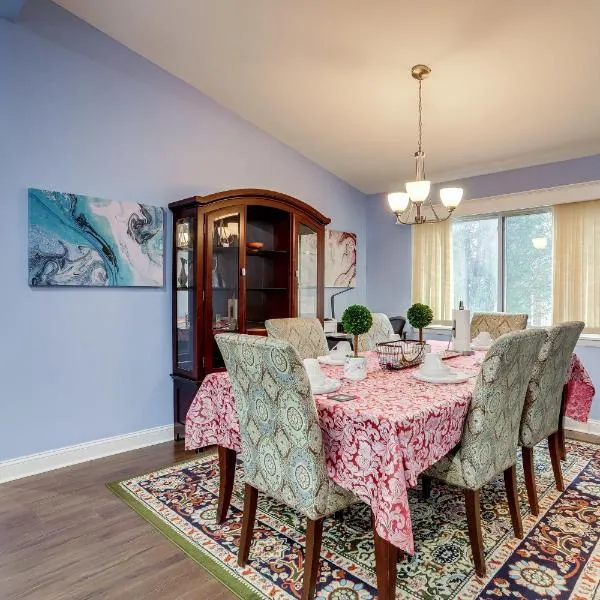Escape to our cozy 3 Bed Rm 2 Bath Unit in Alexandria VA, hotel in Alexandria