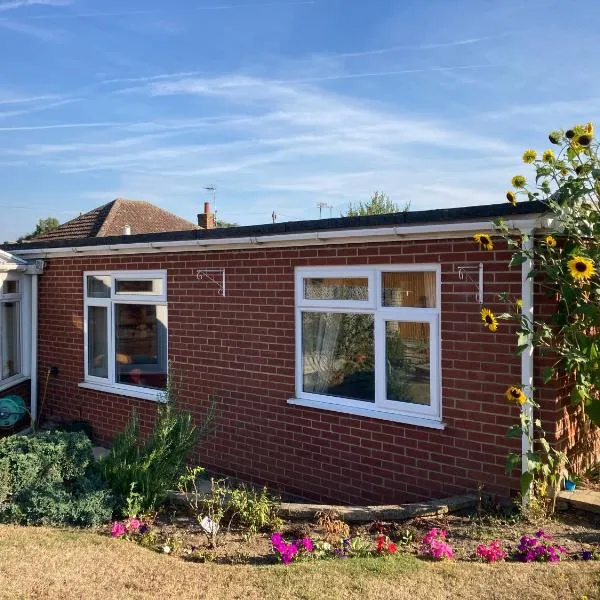 Delightful self-contained Annexe close to airport, hotel v destinaci Norwich