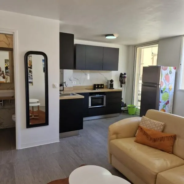 Studio Les Allées, hotel v destinaci LʼÎle-Rousse