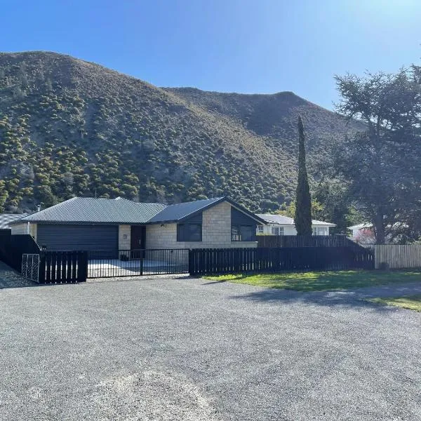 Kurow House on Bledisloe - A2O Cycle Trail Oasis., hotel di Kurow