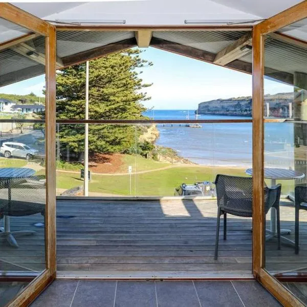 12 Rocks Beach View Loft Central Port Campbell, hotel v destinaci Port Campbell