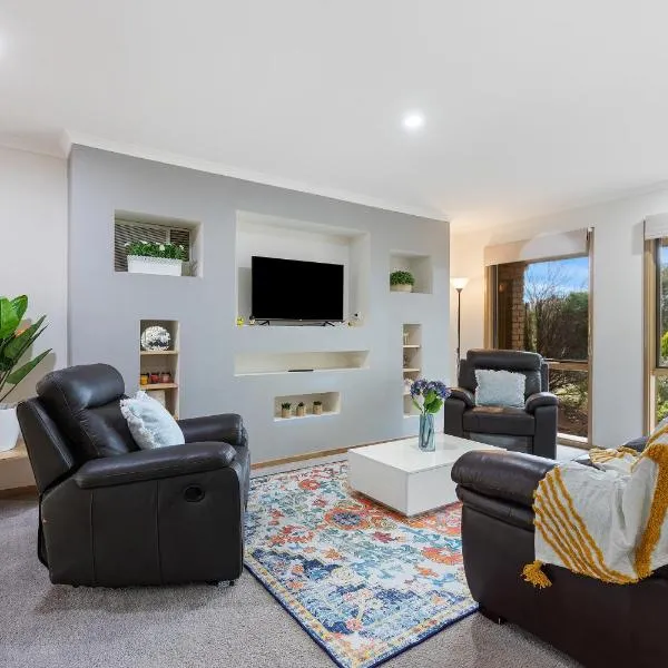 Woodgrove Penthouse - 36 min drive to MEL airport, hotel in Bacchus Marsh