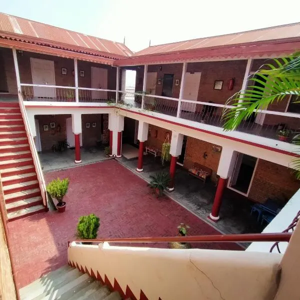 Naurang Yatri Niwas, hotel in Amb