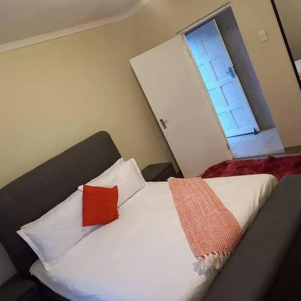 Comfy hidden home in Mthatha, מלון בKwaMaxaka