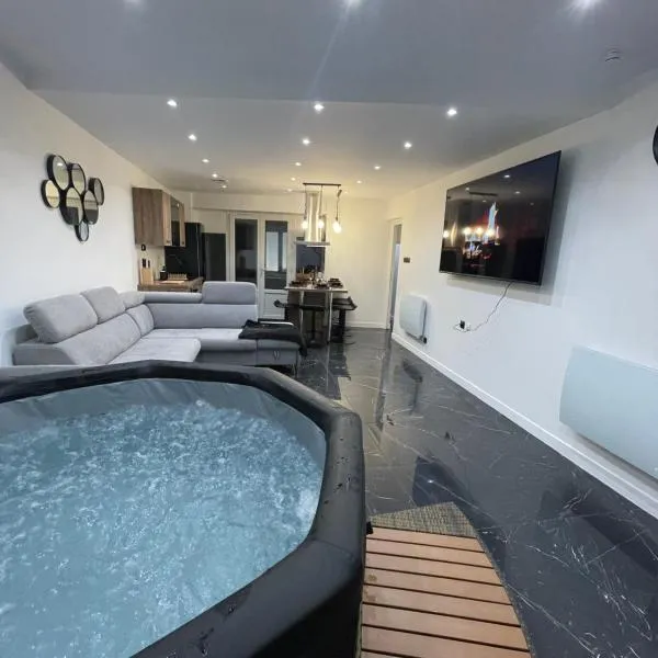 Appartement hors du commun avec son jacuzzi, hotel in Salies-de-Béarn